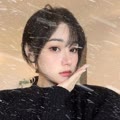 胡艾彤喂猪吗